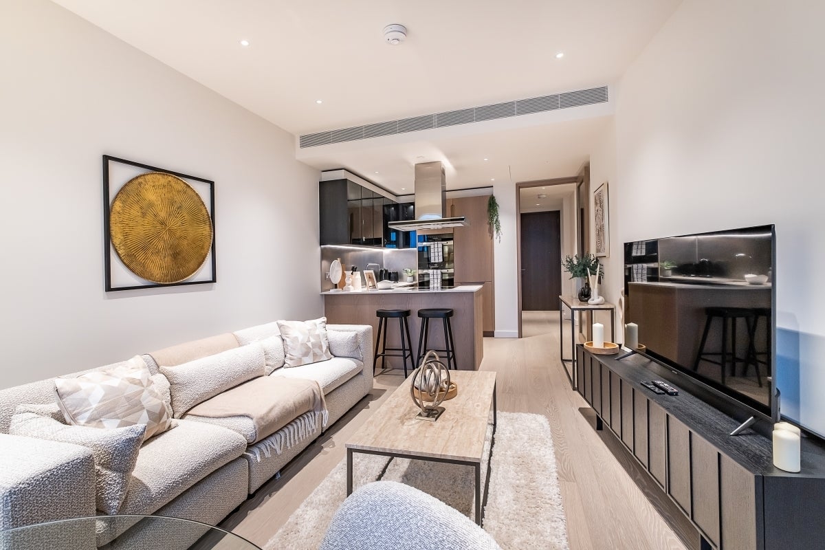 Flat Nine Elms Lane in Greater London