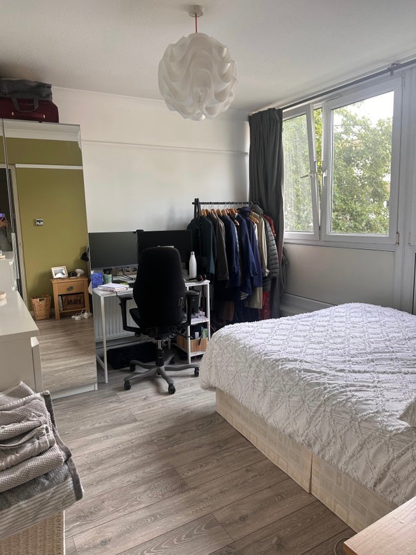 Room Thomas Baines Road in Greater London