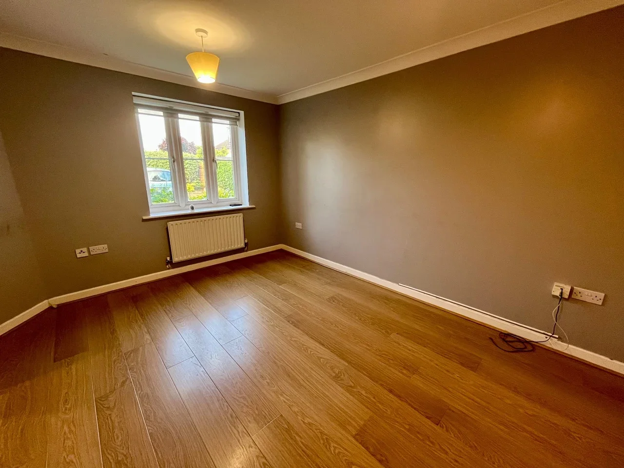 Flat Holmefield Place in Borough of Runnymede