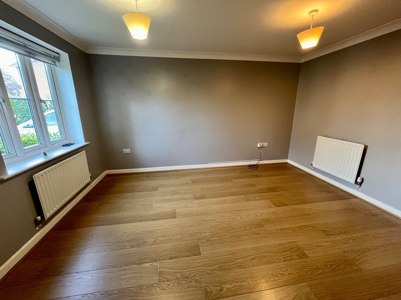 Flat Holmefield Place in Borough of Runnymede