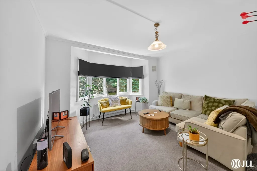 Flat Howson Terrace in Greater London