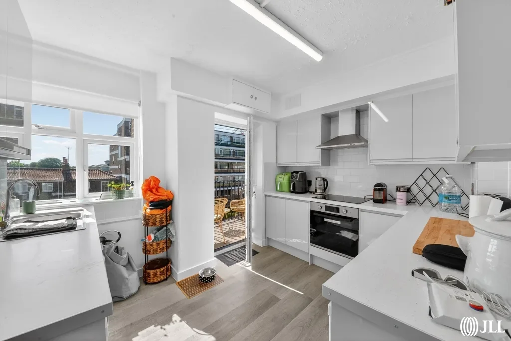 Flat Howson Terrace in Greater London