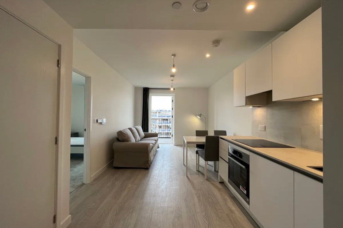 Flat Nestle's Avenue in London