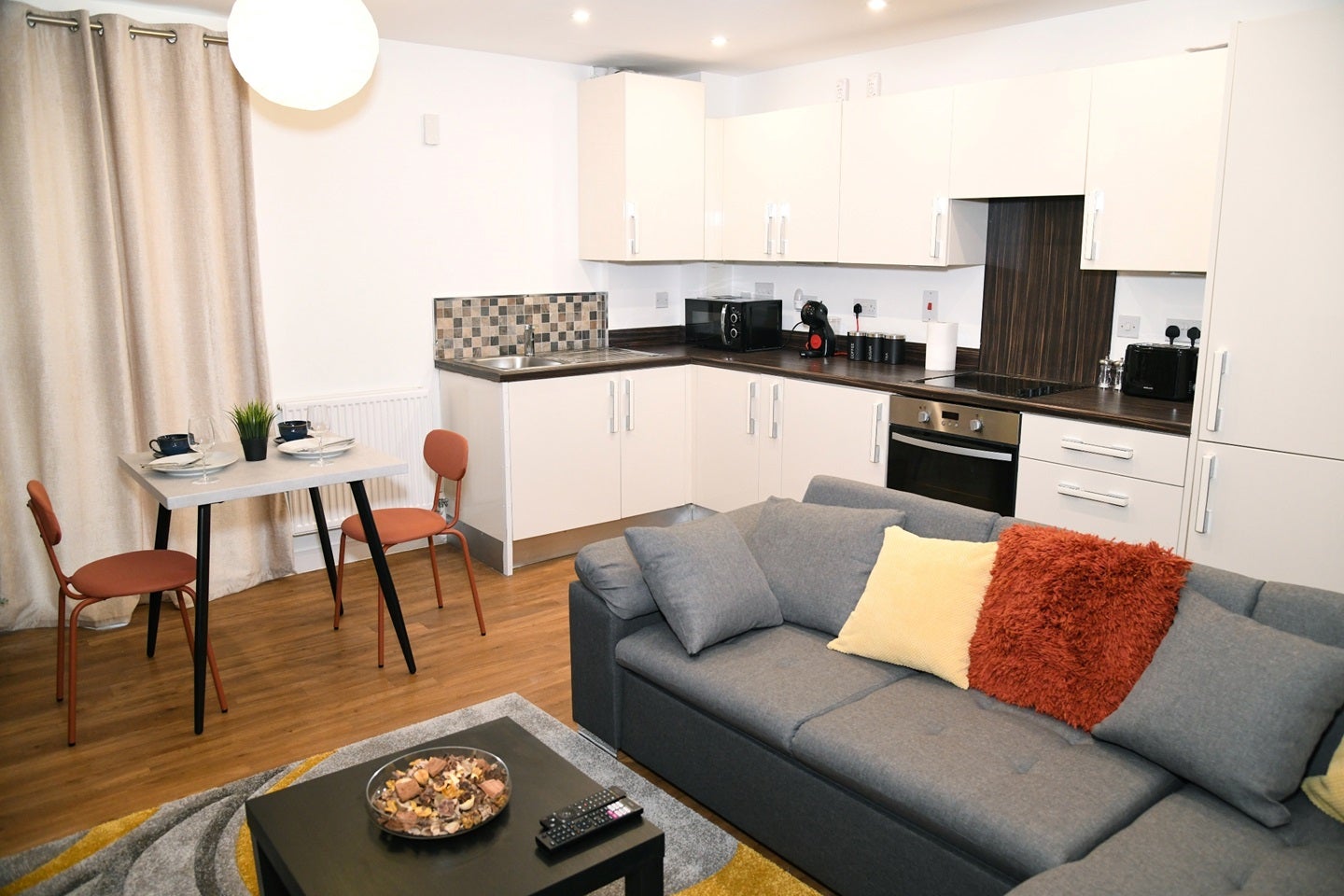 Flat Maiden Lane in Greater London