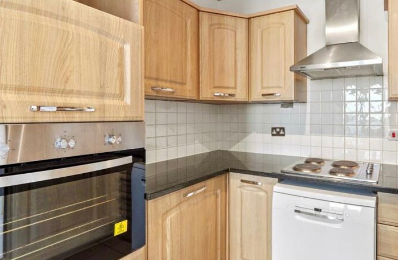 Flat Thomas Street in Greater London