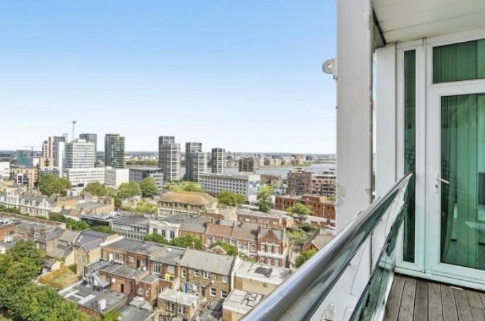 Flat Thomas Street in Greater London