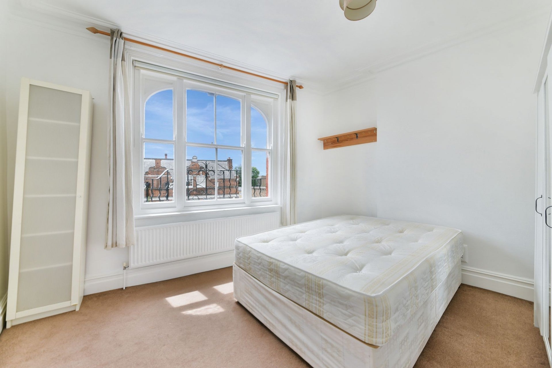 Flat Uxbridge Road in Greater London