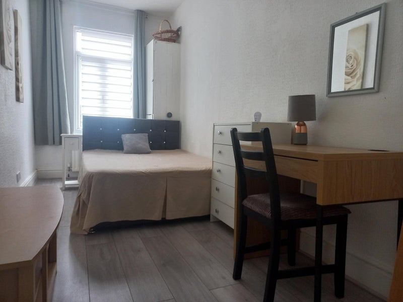 Room Widdrington Road in Coventry