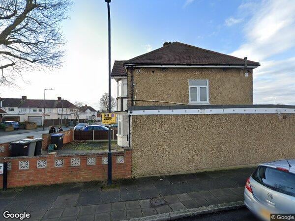 Flat Princes Avenue in Greater London