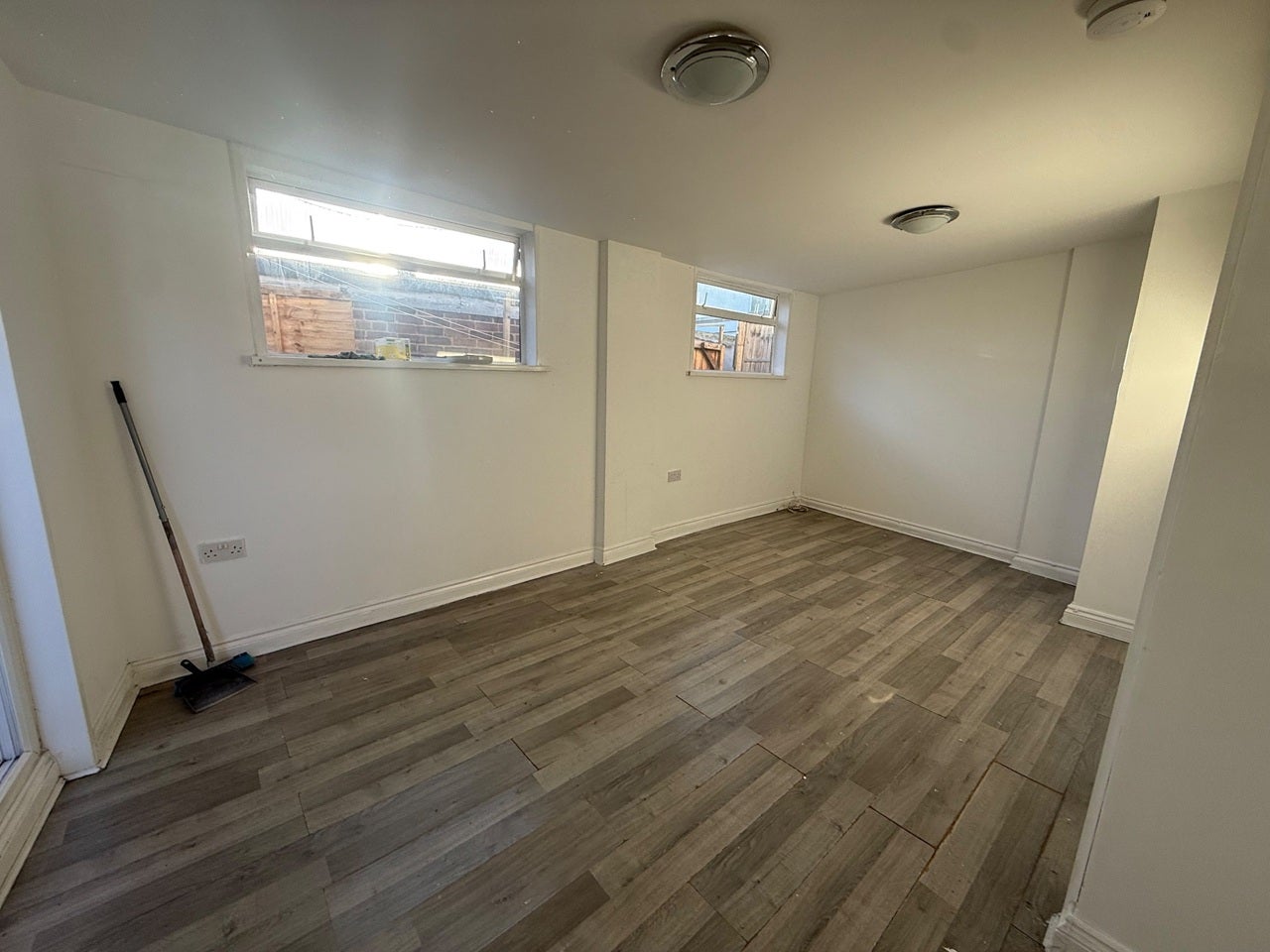 Flat Princes Avenue in Greater London