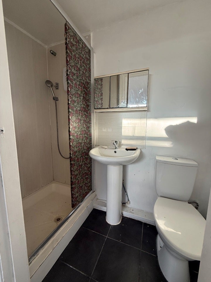Flat Princes Avenue in Greater London