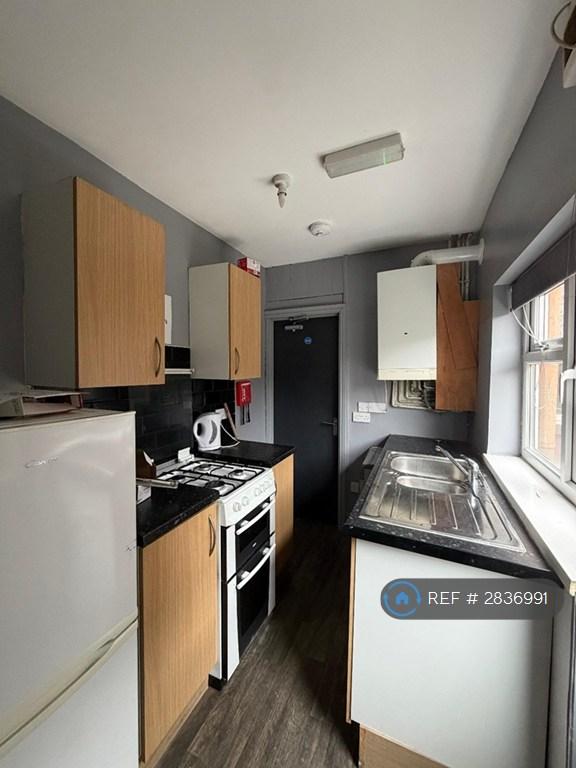 Room Cherrywood Road in Birmingham
