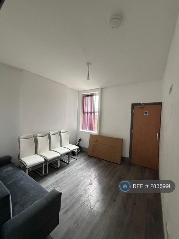 Room Cherrywood Road in Birmingham