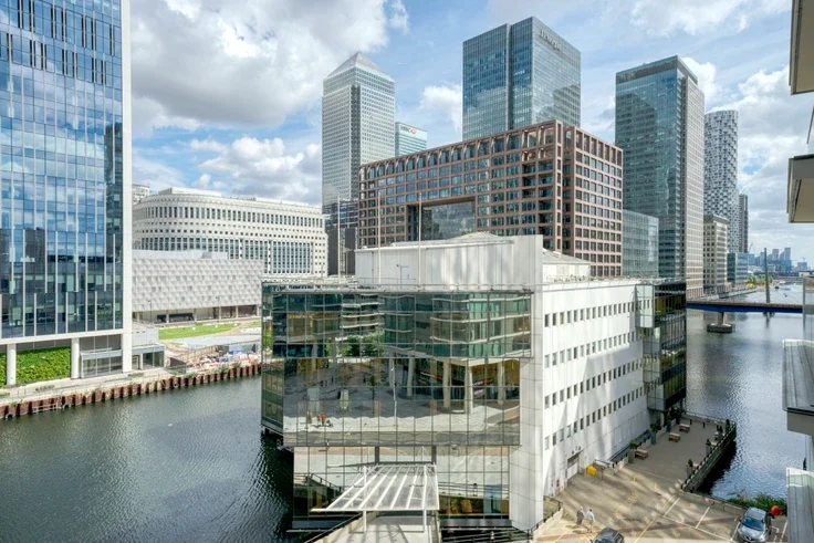 Flat South Quay Square in Greater London