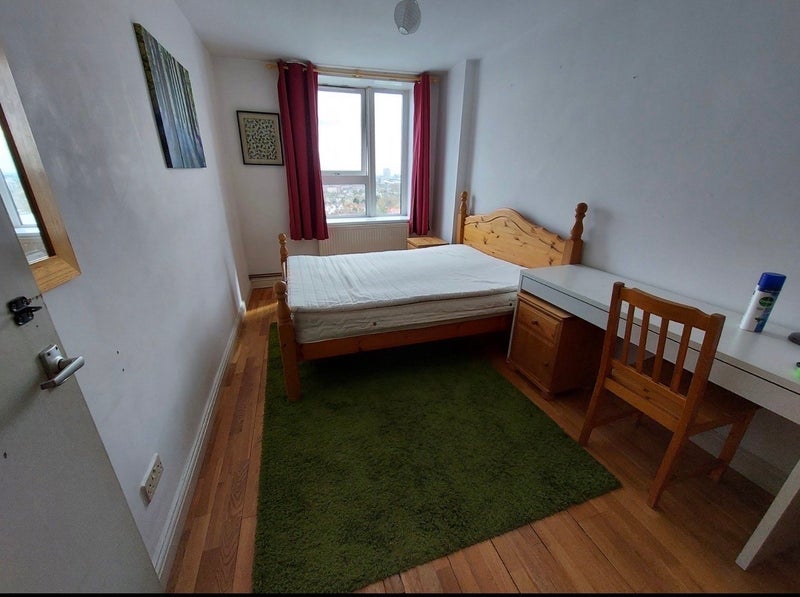 Room Adelaide Road in Greater London