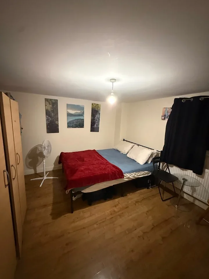 Room Headcorn Road in Greater London