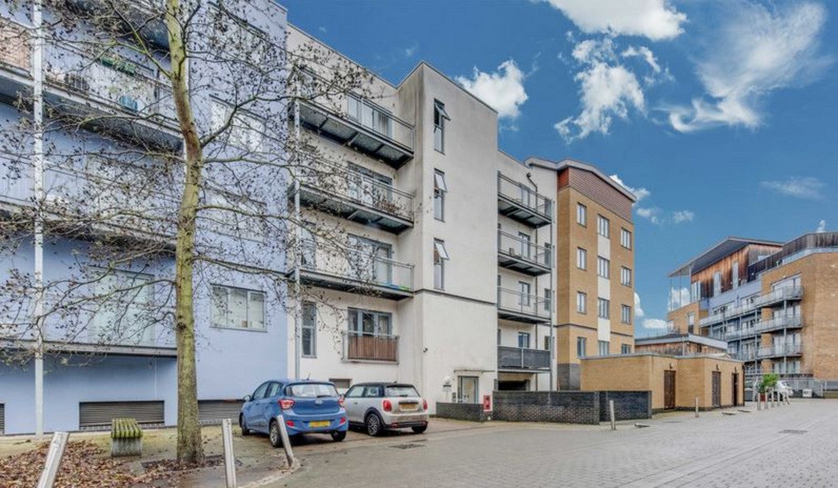 Flat Quayside Drive in Colchester