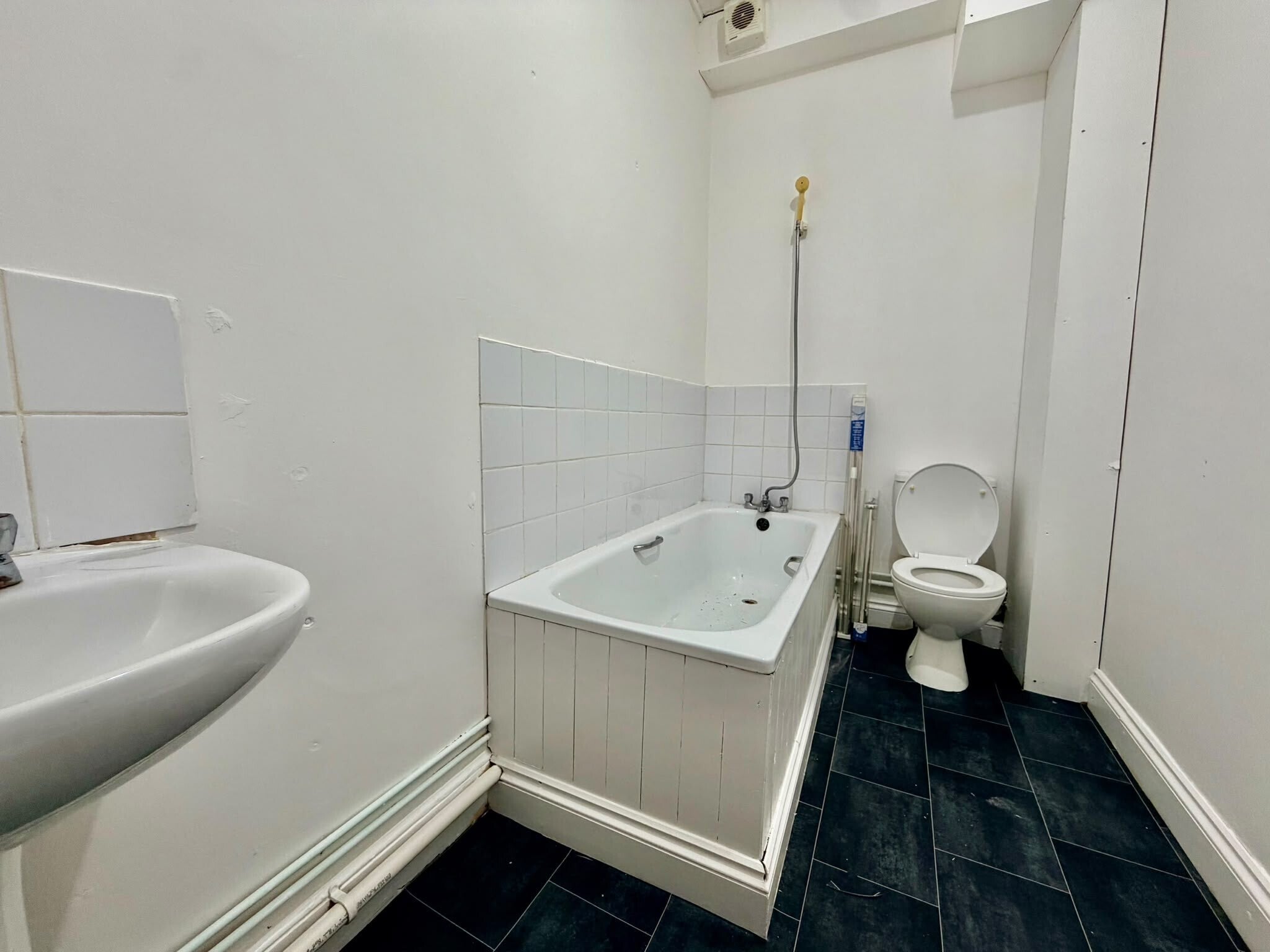 Flat Fratton Road in Portsmouth