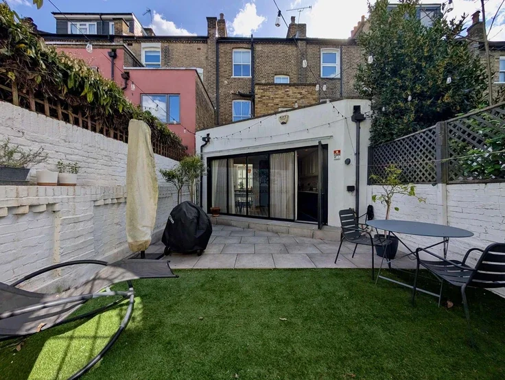 Room Romilly Road in Greater London