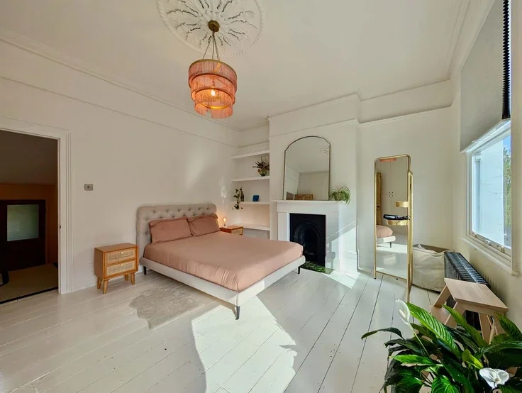 Room Romilly Road in Greater London