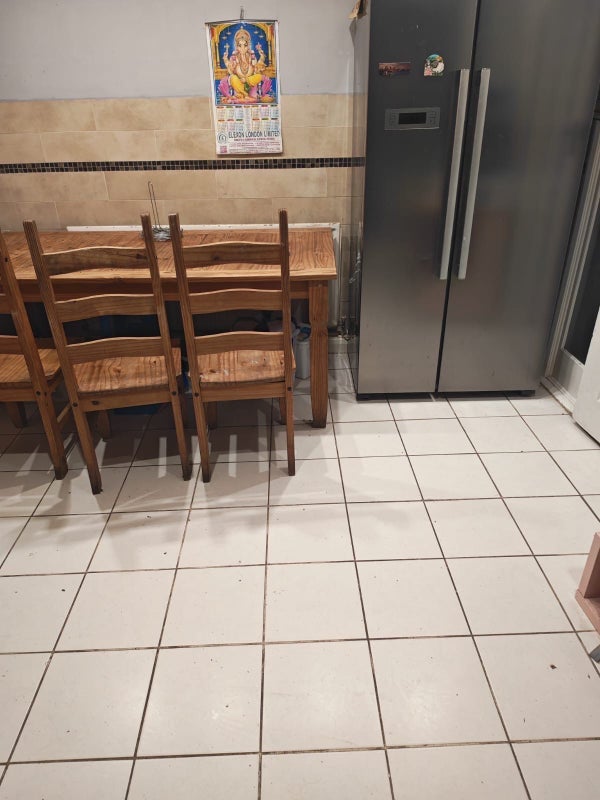 Room Dersingham Avenue in Greater London