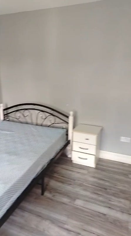 Room Dersingham Avenue in Greater London
