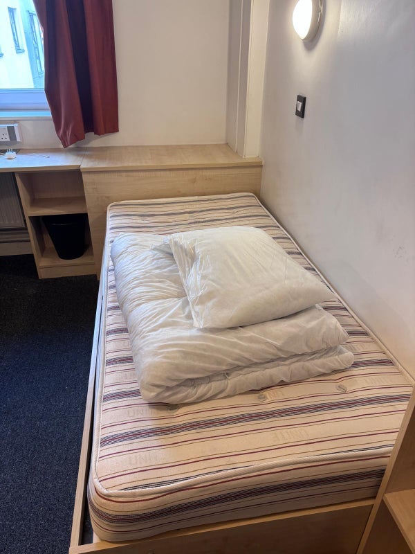 Room Heneage Street West in Birmingham