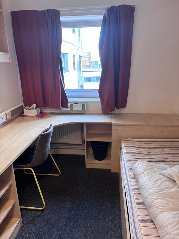 Room Heneage Street West in Birmingham