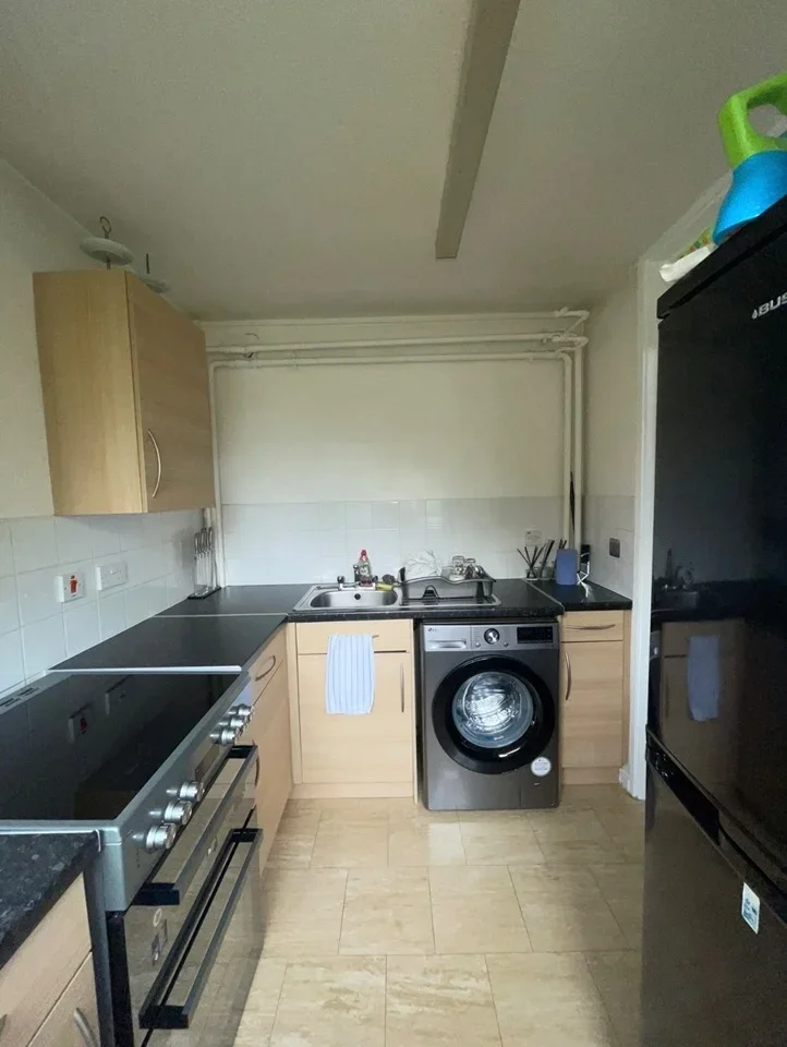 Flat Harriott Close in Greater London
