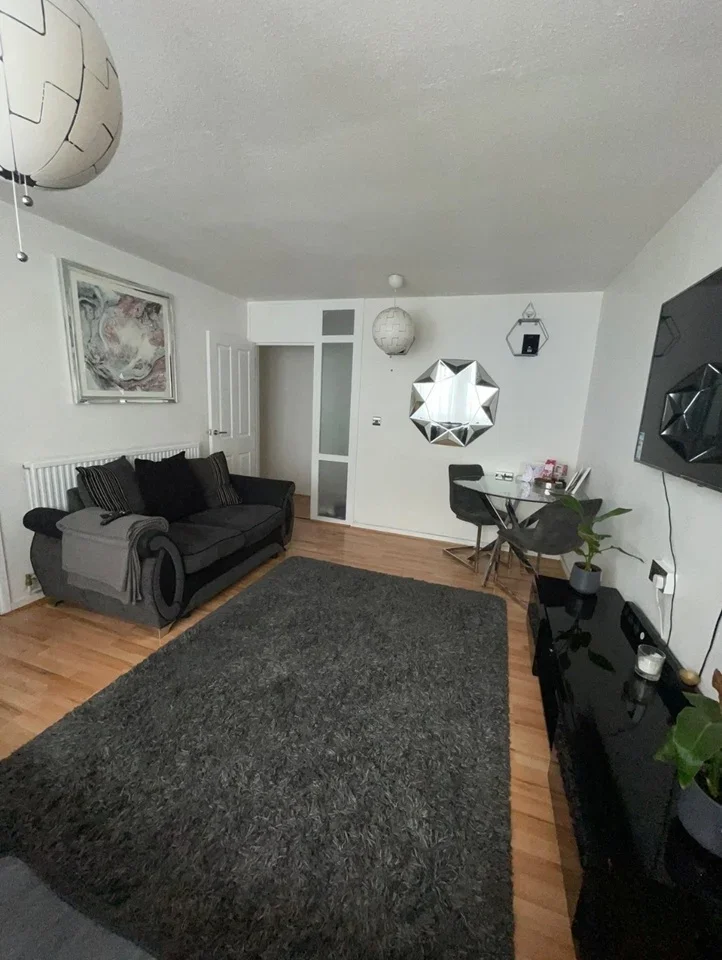 Flat Harriott Close in Greater London