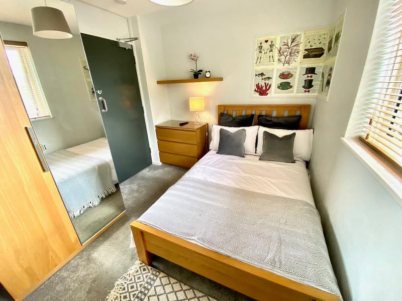 Room Weald Drive in Crawley