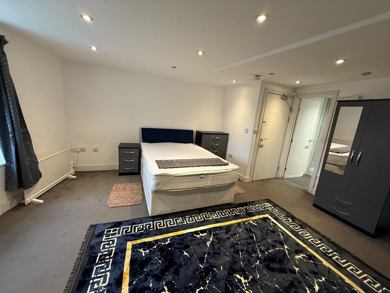 Room High Street in Paulton