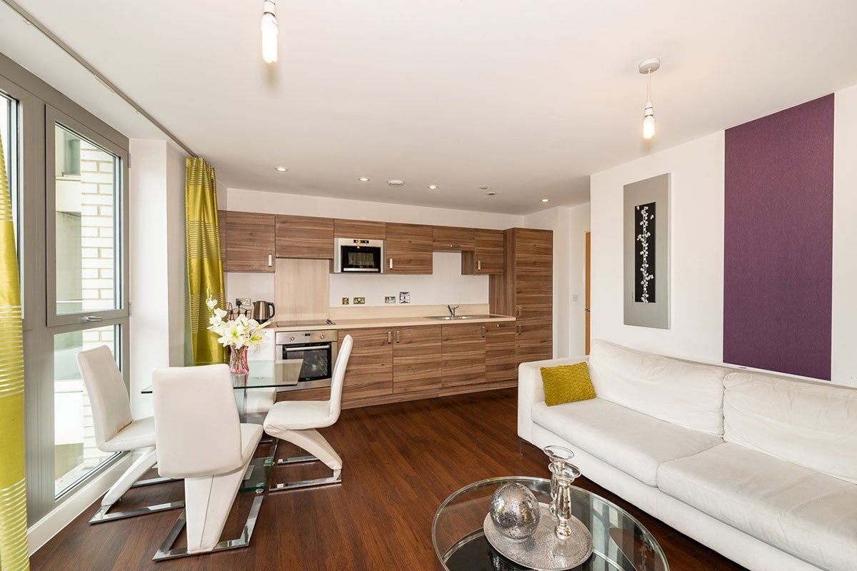 Flat Cornmill Lane in Greater London