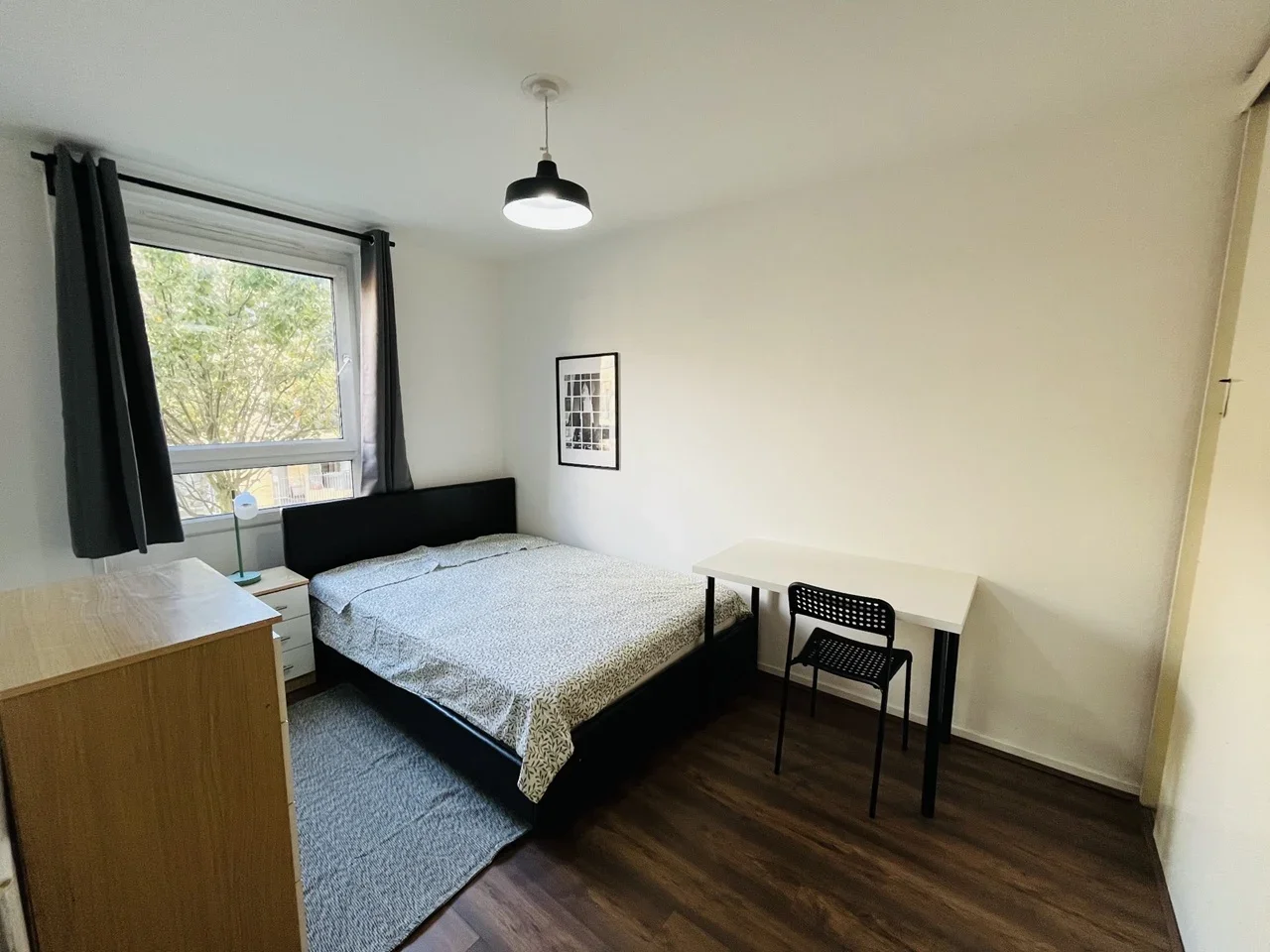 Room Brownfield Street in Greater London