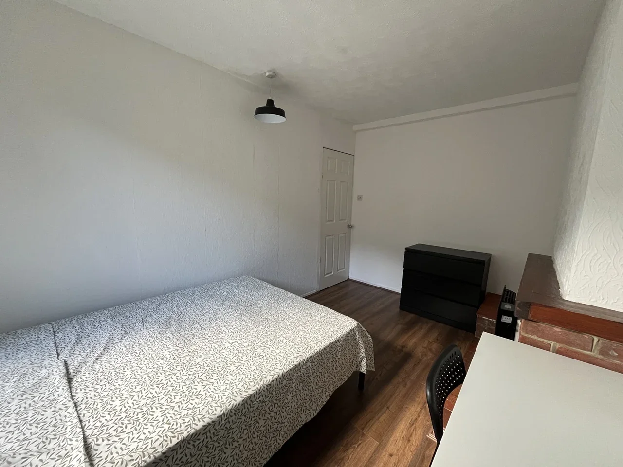 Room Brownfield Street in Greater London