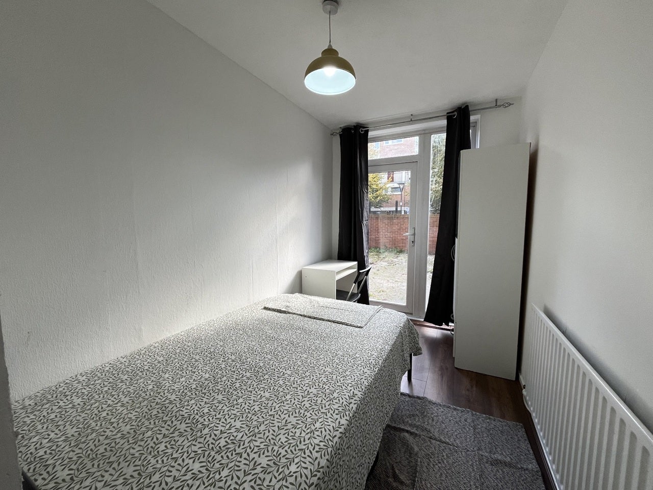 Room Brownfield Street in Greater London