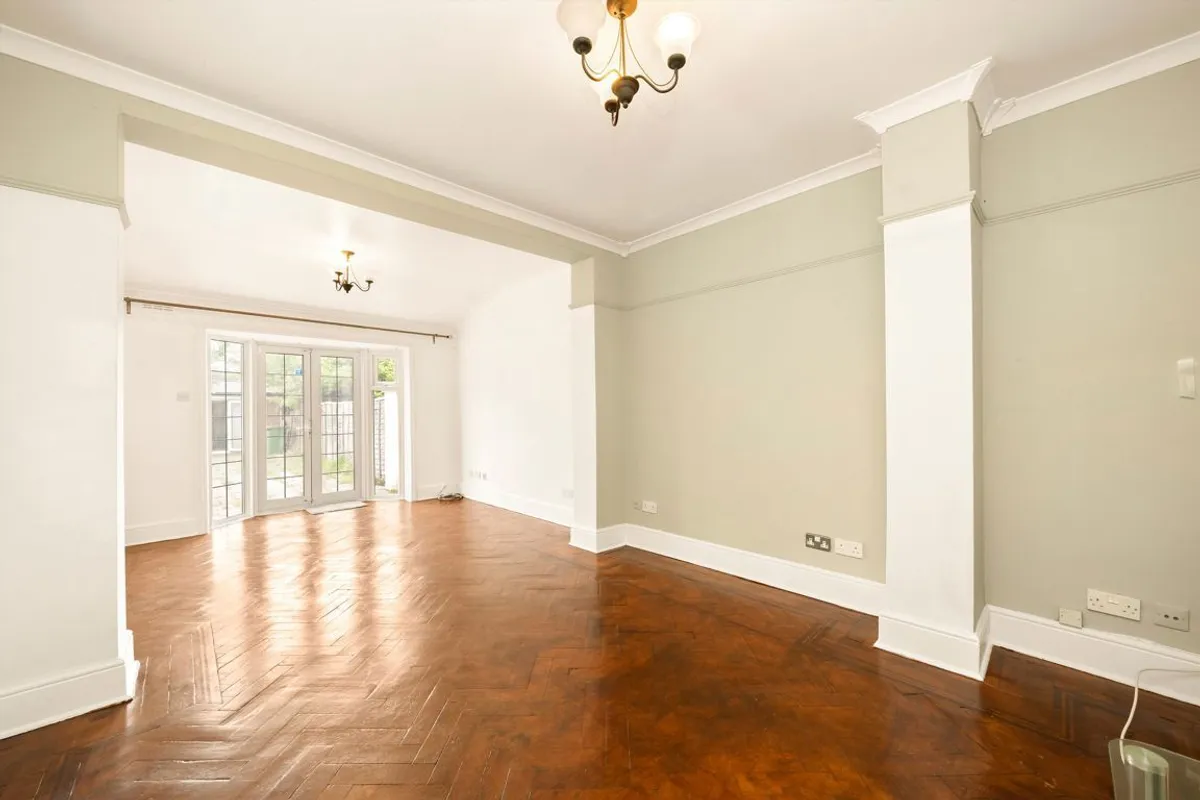 House Bilton Road in Greater London