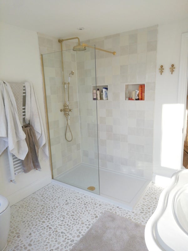 Room Salop Road in Greater London