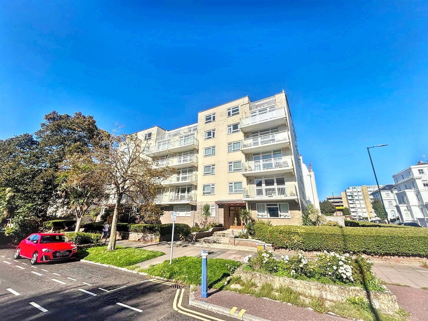 Flat Devonshire Place in Eastbourne