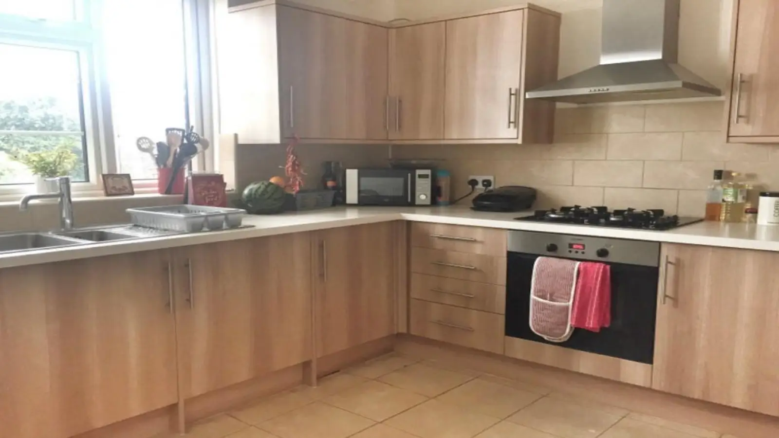 Room Elgin Road in Greater London