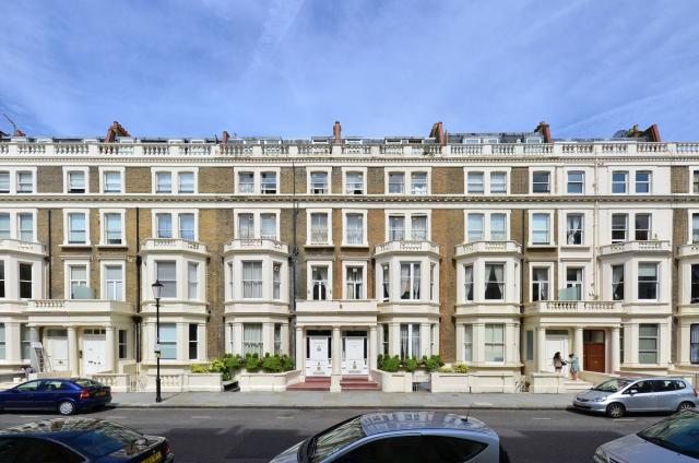 Flat Penywern Road in Greater London