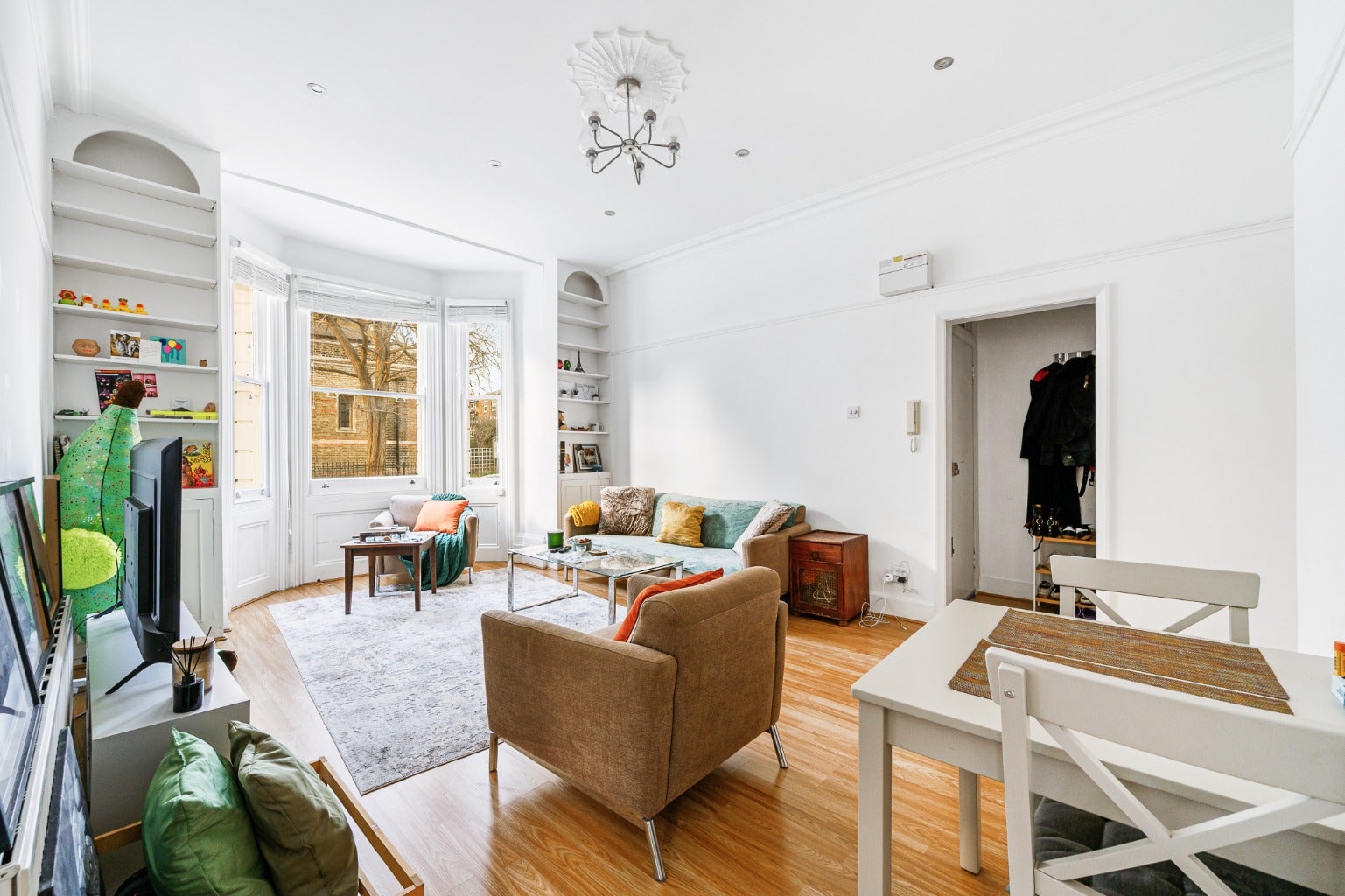 Flat Normand Gardens in Greater London