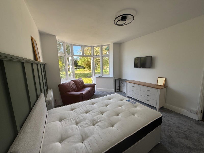 Room Balsall Heath Road in Birmingham