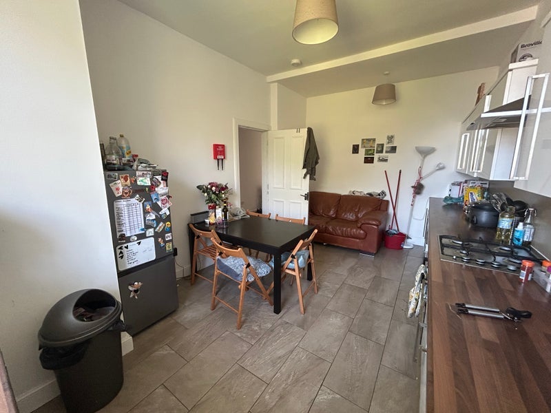 Room Comiston Gardens in City of Edinburgh