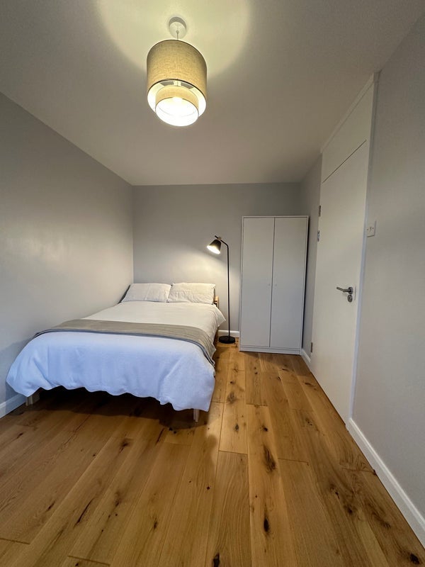 Room West Gardens in Greater London