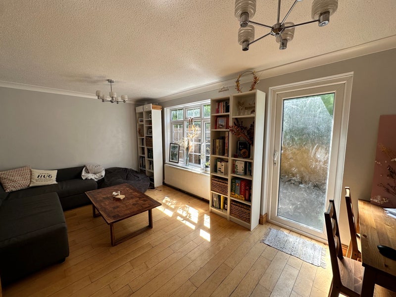 Room West Gardens in Greater London