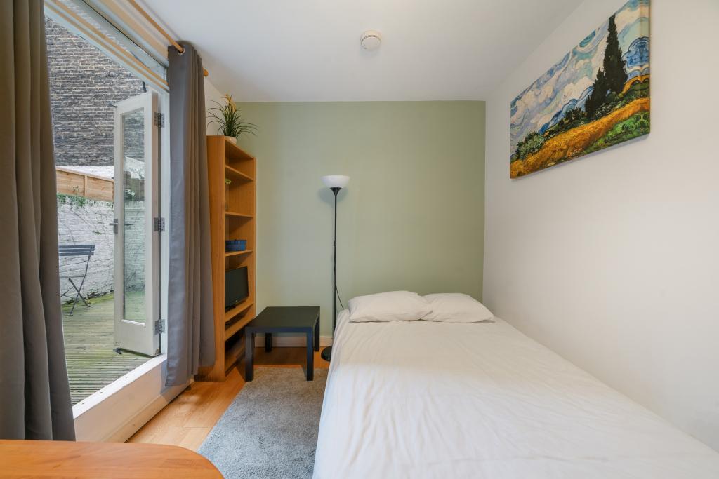 Flat Fairholme Road in Greater London
