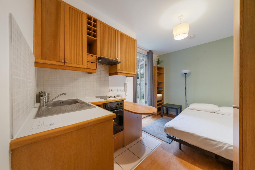 Flat Fairholme Road in Greater London