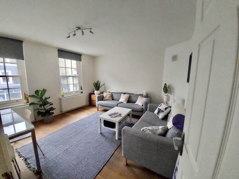 Room St. John Street in Greater London