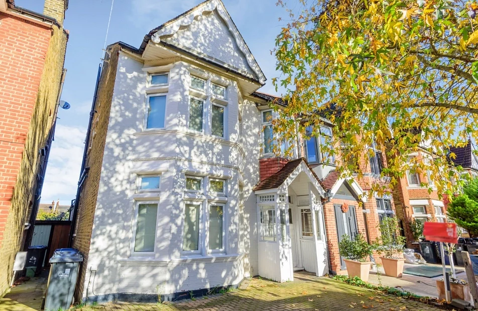 Flat Craven Road in Greater London